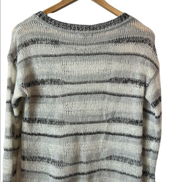RW&CO Mohair Blend Loose Knit Light Grey & White Striped Pullover Sweater M - Picture 4 of 8